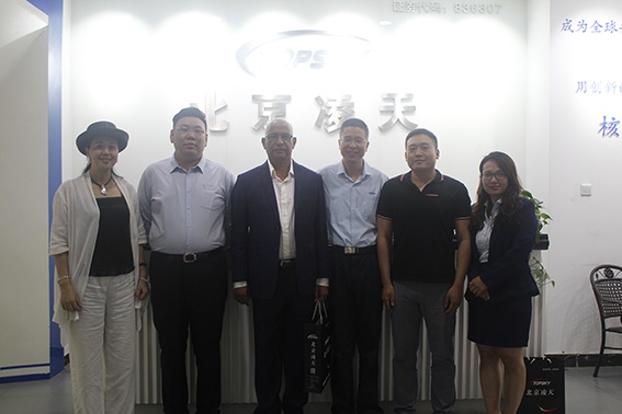 近日，尼日爾防務(wù)部門負(fù)責(zé)人蒞臨北京凌天，專題考察安檢、排爆、反恐等軍用警用技術(shù)裝備。