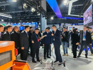 中國(guó)國(guó)際應(yīng)急展快訊：應(yīng)急管理部部長(zhǎng)王祥喜了解凌天智能裝備集團(tuán)無(wú)人化裝備創(chuàng)新與應(yīng)用情況！